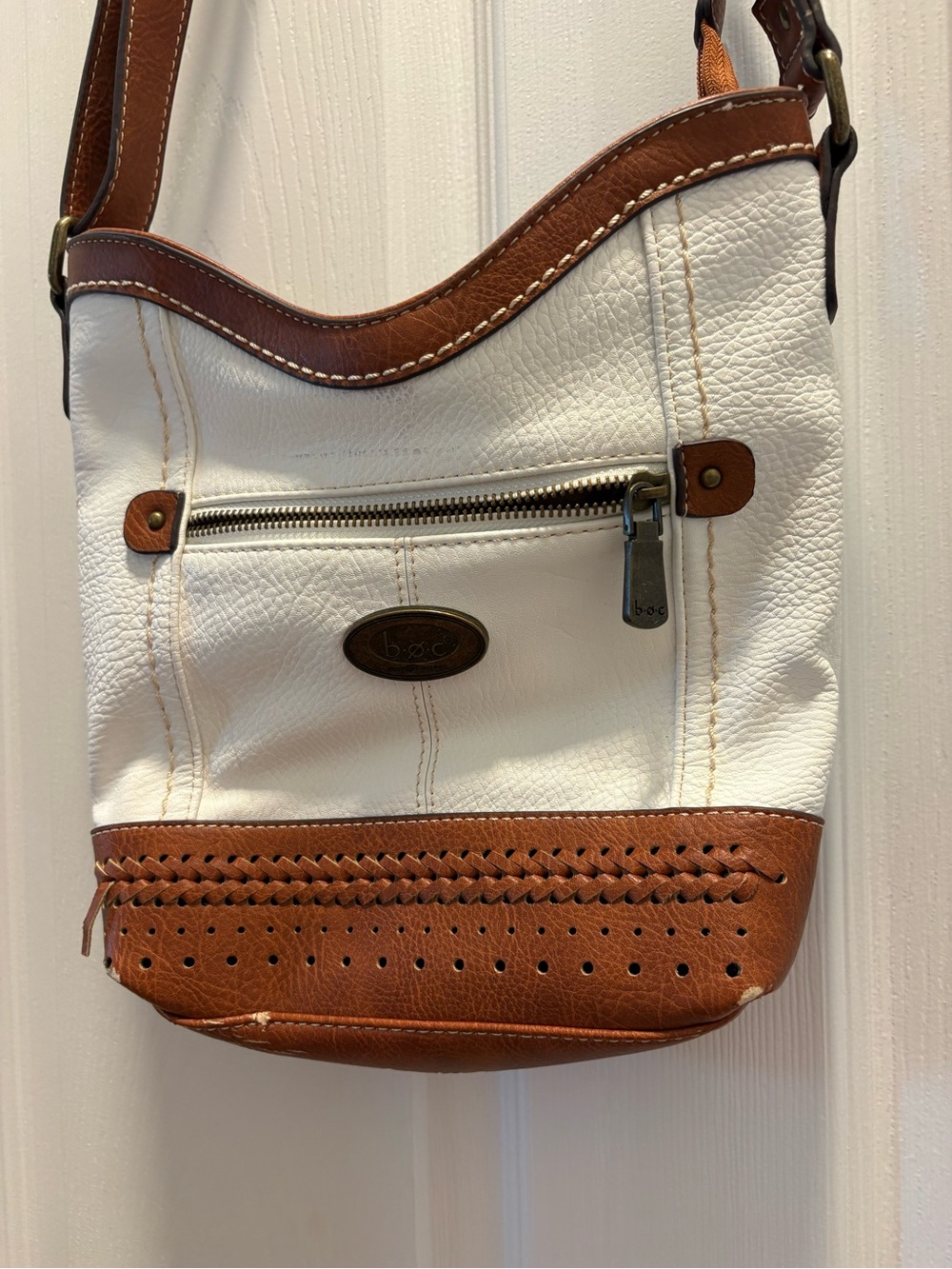 b.o.c. White and Brown Leather Shoulder Bag with Front Zip
